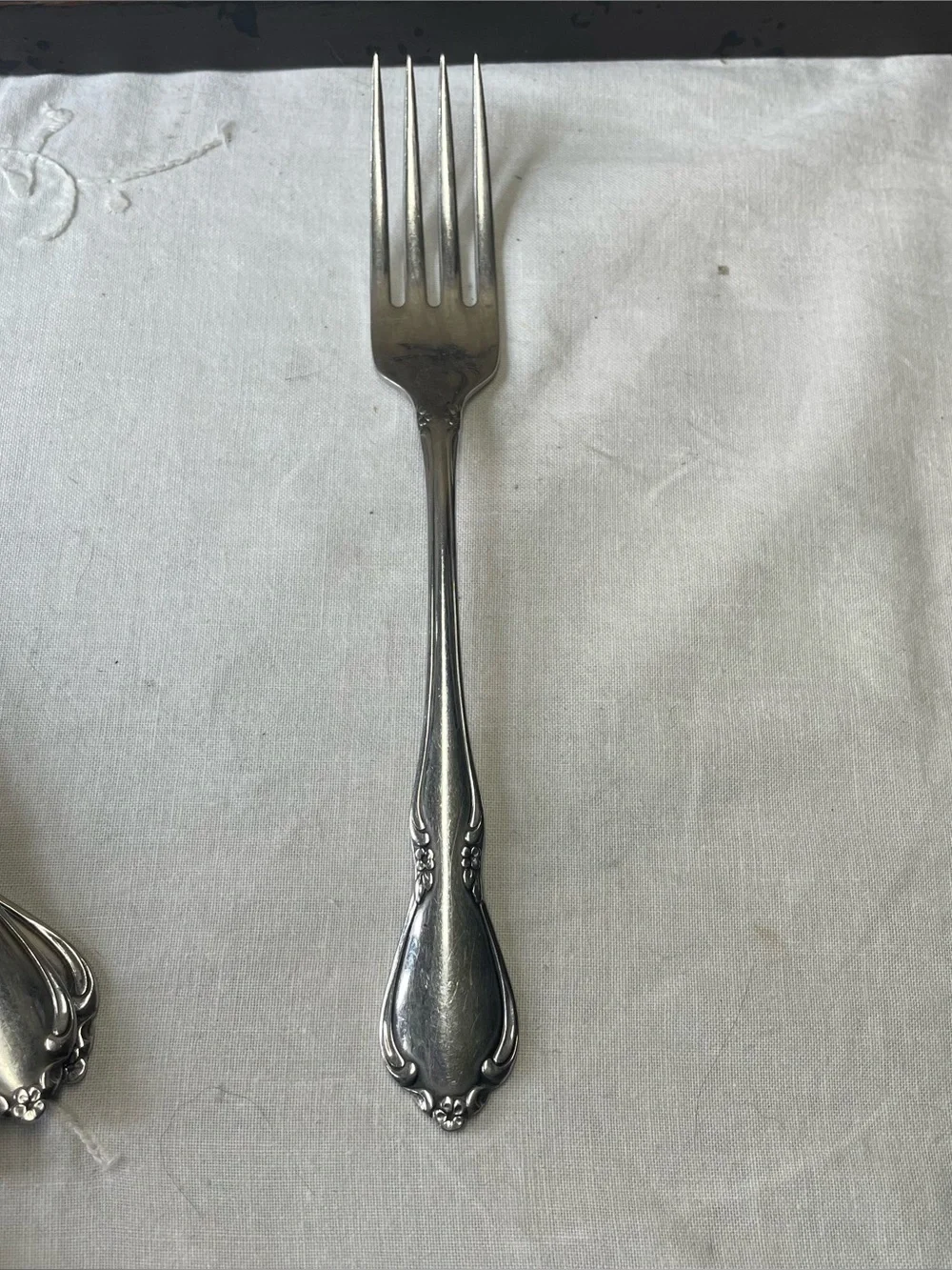 Oneida Château stainless deluxe  flatware replacement knife fork spoon ornate